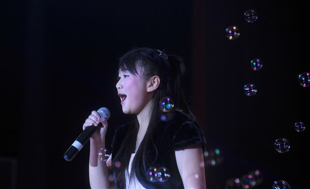 歌曲《故乡雨》 演唱:黄颖妮