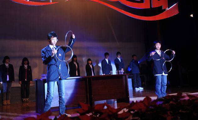 .魔术《神奇变变变》 表演:海棠艺术团魔术协会
</p><p>