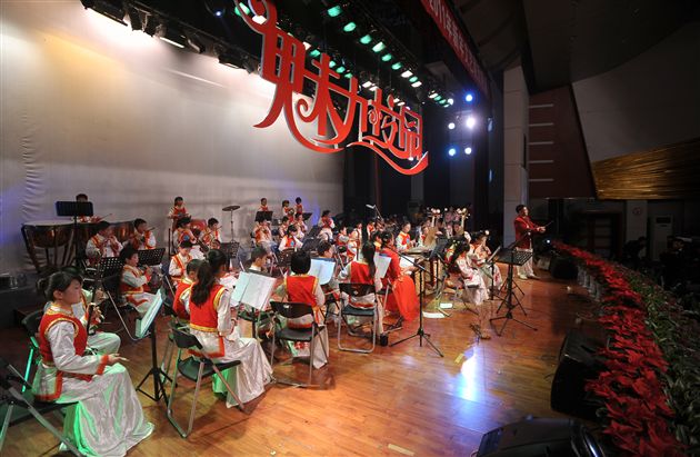 民乐合奏《拉德斯基进行曲》 表演:小天使民族乐团 海棠艺术团民乐团
</p><p>