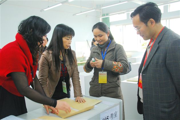 省教育考试院领导莅临我校调研2011届普通高考考生知识能力水平摸底测试(环比)工作