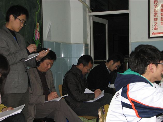 文化课外齐修心 感动无限班会课----记高2012届主题班会课比赛