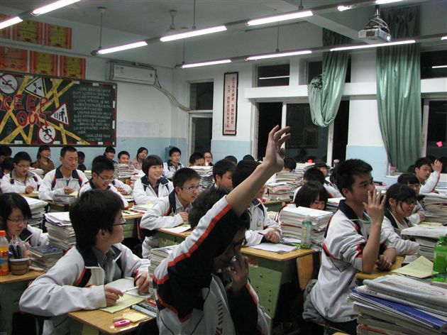 文化课外齐修心 感动无限班会课----记高2012届主题班会课比赛